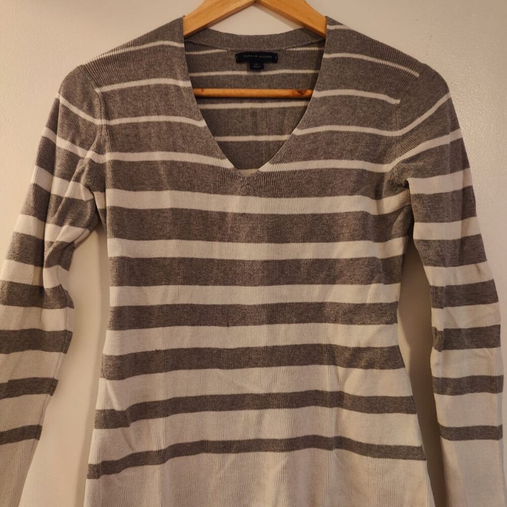 grey and white V-neck Tommy Hilfiger